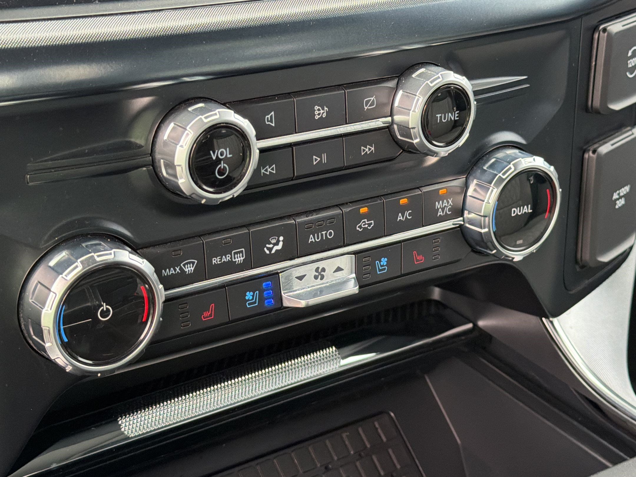 Used 2023 Ford F150 Limited AWD/4WD image 19