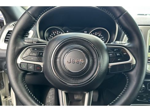 Used 2021 Jeep Compass Latitude image 27