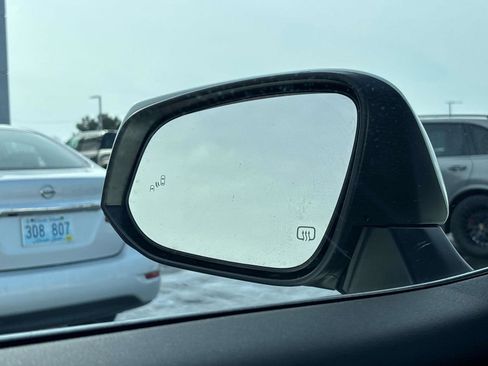 Used 2023 Toyota Highlander Limited image 29