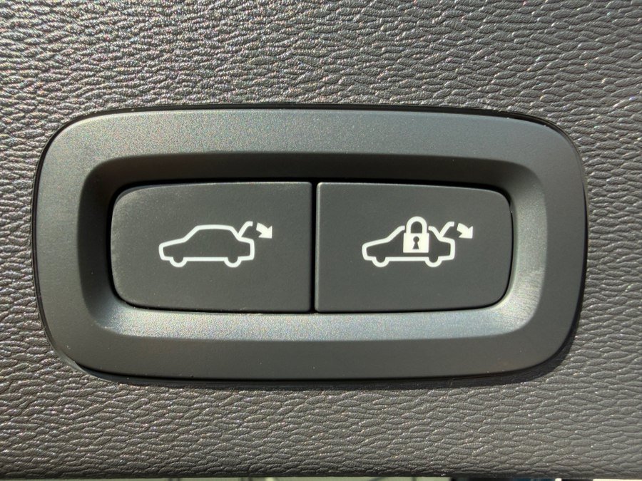 Used 2023 Volvo C40 P8 Recharge Plus AWD/4WD image 45