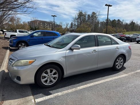 Used 2011 Toyota Camry LE w/ LE Extra-Value Pkg image 5