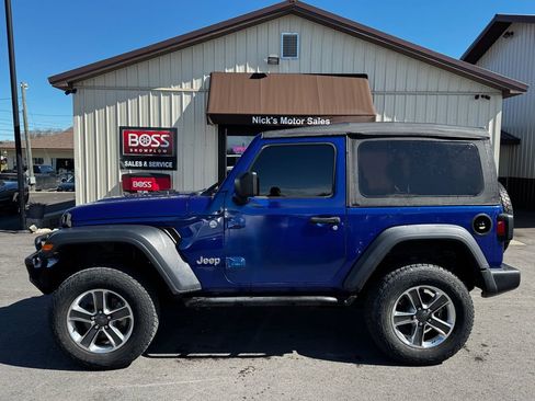 Used 2018 Jeep Wrangler Sport AWD/4WD image 2