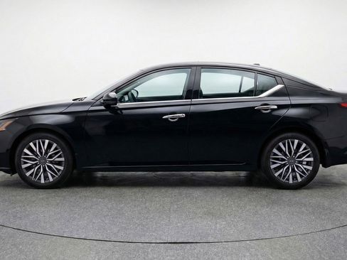 Used 2025 Nissan Altima 2.5 SV FWD image 5