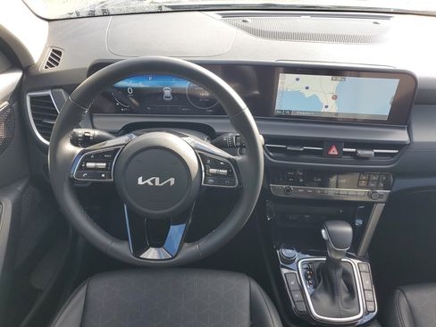 Certified 2025 Kia Seltos EX image 19