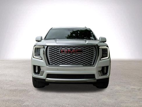 Used 2023 GMC Yukon Denali AWD/4WD image 3