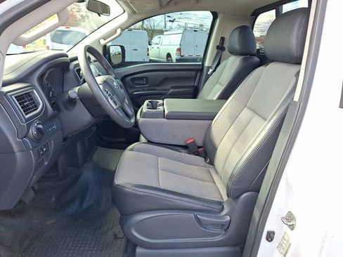 Used 2017 Nissan Titan S image 16