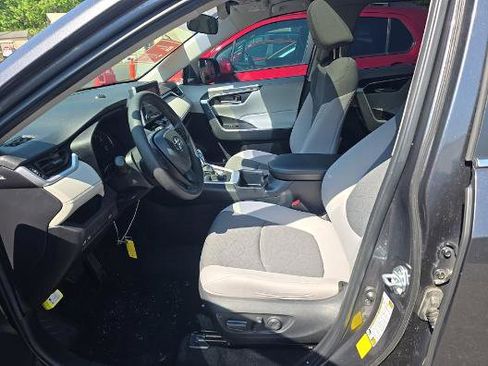 Used 2023 Toyota RAV4 XLE w/ Convenience Package FWD image 5