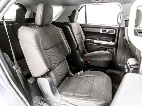 Used 2021 Ford Explorer XLT AWD/4WD image 34