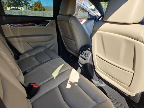 Used 2017 Cadillac XT5 Luxury w/ Driver Awareness Package image 13