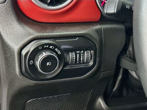 Used 2022 Jeep Wrangler Unlimited Rubicon w/ Cold Weather Group AWD/4WD image 17