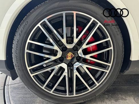 Used 2025 Porsche Cayenne S AWD/4WD image 6