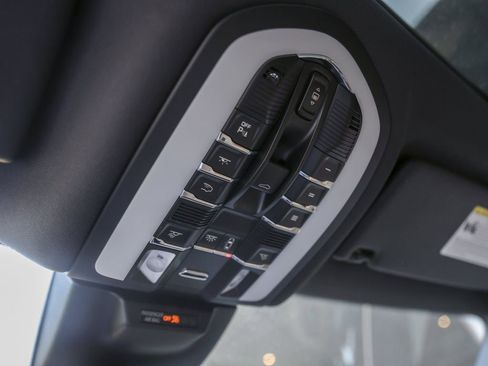 Certified 2026 Porsche Macan AWD/4WD image 27