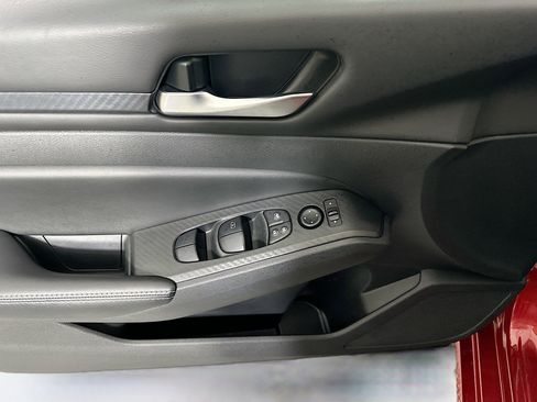 Used 2024 Nissan Altima 2.5 SV image 15