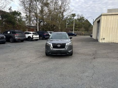Used 2024 Nissan Pathfinder S image 2