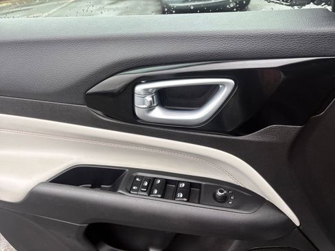 Used 2025 Jeep Compass Limited image 18