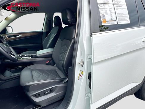Used 2024 Volkswagen Atlas SE FWD image 25