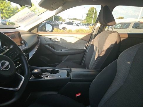 Used 2023 Nissan Rogue SV image 4