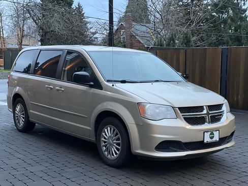 Used 2015 Dodge Grand Caravan SE w/ Quick Order Package 29E SE FWD image 5