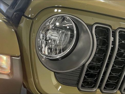 New 2025 Jeep Gladiator Sport image 27