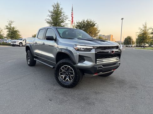 Used 2023 Chevrolet Colorado ZR2 w/ ZR2 Convenience Package III AWD/4WD image 2