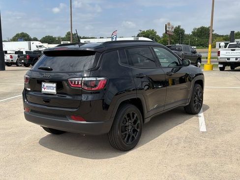 New 2026 Jeep Compass Latitude AWD/4WD image 9