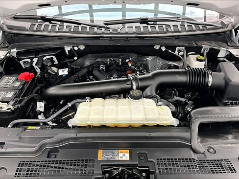 Certified 2025 Ford Expedition Active AWD/4WD image 10