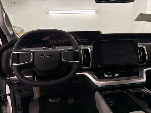 New 2026 Ford Expedition Max Platinum image 8