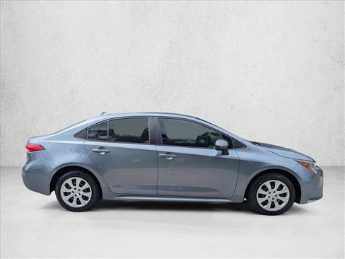 Used 2022 Toyota Corolla LE FWD image 4