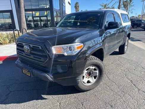 Used 2018 Toyota Tacoma SR w/ SR Convenience Package image 3