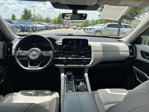 Used 2023 Nissan Pathfinder SL AWD/4WD image 30