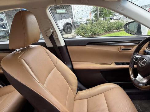 Used 2016 Lexus ES 350 w/ Premium Package w/Wood Trim FWD image 13