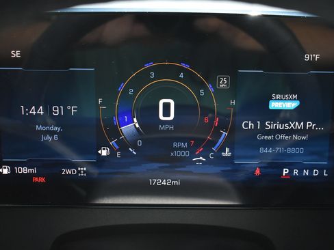 Used 2025 Chevrolet Traverse Z71 w/ Driver Confidence Package AWD/4WD image 33