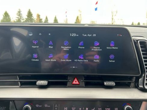 Certified 2025 Kia Sportage EX w/ EX Premium Package AWD/4WD image 22
