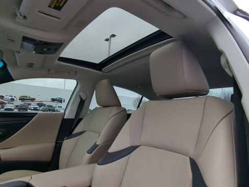 Used 2021 Lexus ES 250 w/ Premium Package image 10