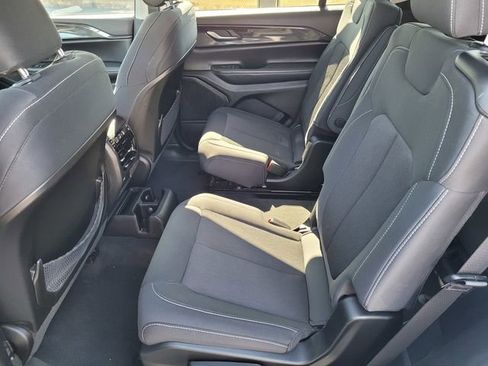 Used 2023 Jeep Grand Cherokee L Laredo RWD image 8
