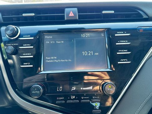 Used 2018 Toyota Camry SE w/ Moonroof Package FWD image 13
