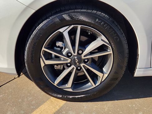 Used 2023 Kia Forte LXS w/ LXS Technology Package image 14