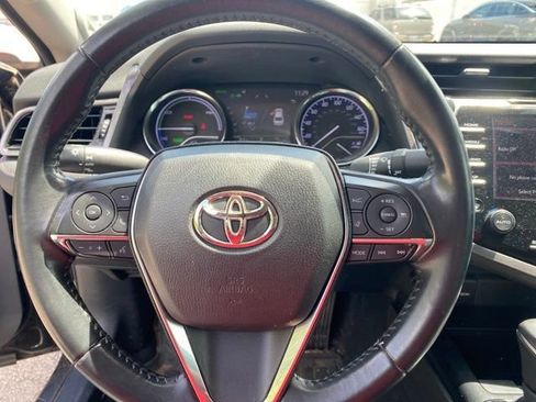 Used 2020 Toyota Camry XLE w/ Sunroof Package FWD image 16