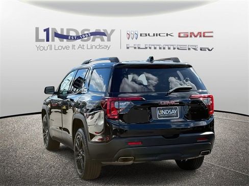 Certified 2023 GMC Acadia SLE w/ Driver Convenience Package image 4