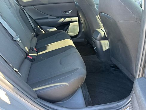 Used 2024 Hyundai Elantra SE image 18