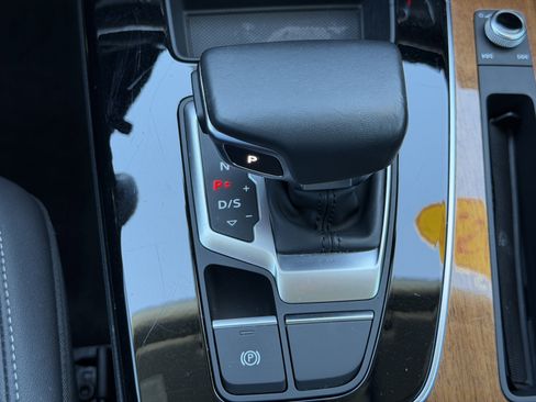 Used 2023 Audi Q5 2.0T Premium w/ Convenience Package image 22