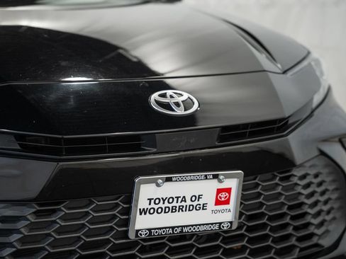 Used 2025 Toyota Camry SE FWD image 11