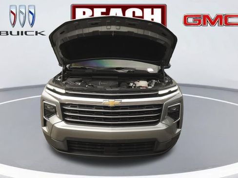 Used 2026 Chevrolet Traverse LT FWD image 9