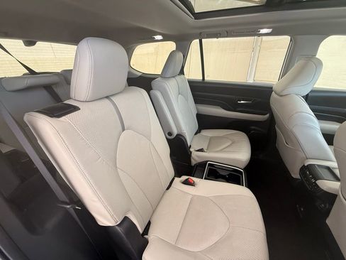 Used 2024 Toyota Grand Highlander Platinum image 22