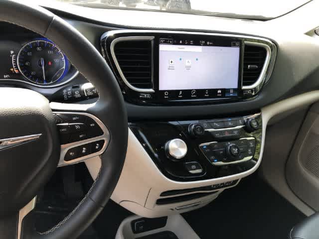 Certified 2024 Chrysler Pacifica Touring-L FWD image 15