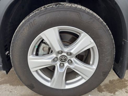 Used 2023 Toyota Highlander L image 9