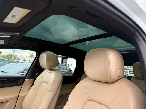 Used 2019 Porsche Cayenne AWD/4WD image 13