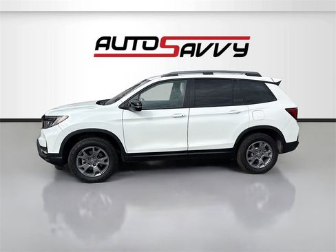 Used 2025 Honda Passport TrailSport image 4