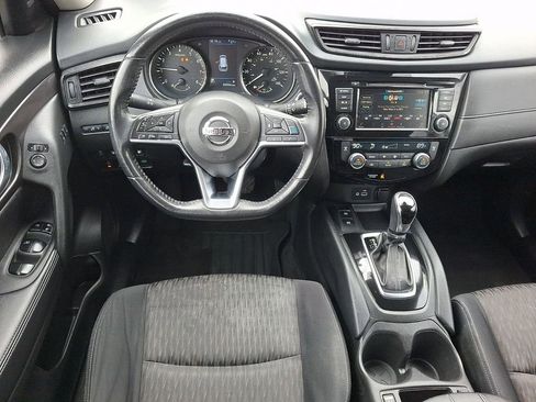 Used 2019 Nissan Rogue SV w/ Premium Package image 11