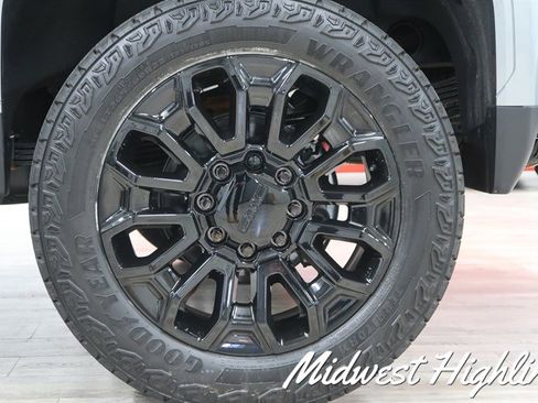 Used 2025 GMC Sierra 2500 Denali w/ Denali Reserve Package AWD/4WD image 15
